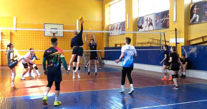 Спортобзор: первенство города по футболу среди ветеранских команд и турнир по волейболу прошли в Дзержинске