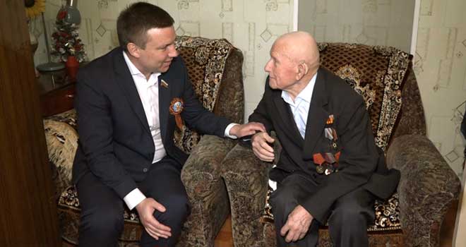 Низкий вам поклон! С предстоящим праздником ветеранов ВОВ и тружеников тыла поздравляют дзержинские депутаты