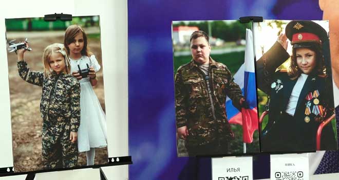 «Мы папу любим, ждем и гордимся…» Фотовыставка «Дети героев» открылась в Дзержинске