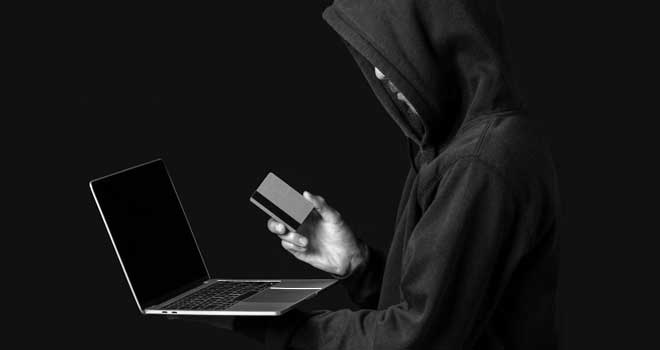 Изнанка легких денег: трое молодых дзержинцев преследуются по уголовным делам за дропперство