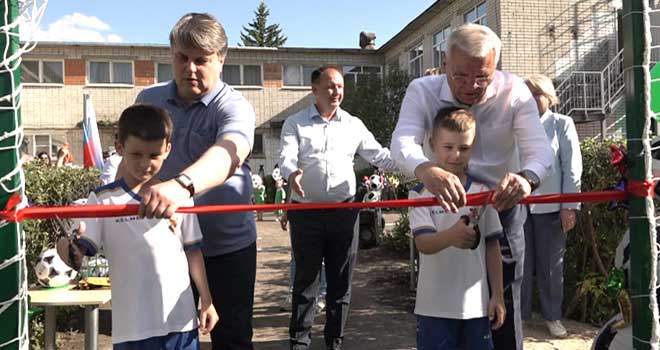 Мечта стала реальностью: еще две футбольные площадки для самых маленьких спортсменов открыли в Дзержинске