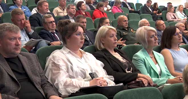 «Синхронизация смыслов: от первых навыков до профессии». Областной педагогический форум стартовал в регионе
