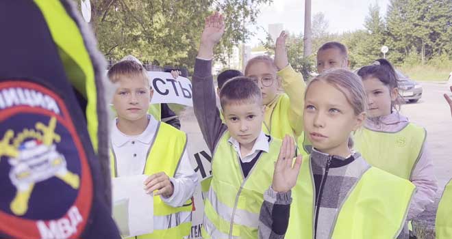 Акция «Детское кресло»: дзержинские госавтоинспекторы напомнили горожанам о важности удерживающих устройств
