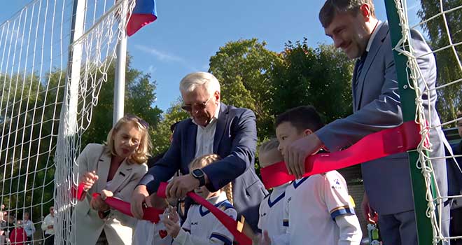 Для мальчишек и девчонок: современное футбольное поле появилось еще в одном детском саду Дзержинска
